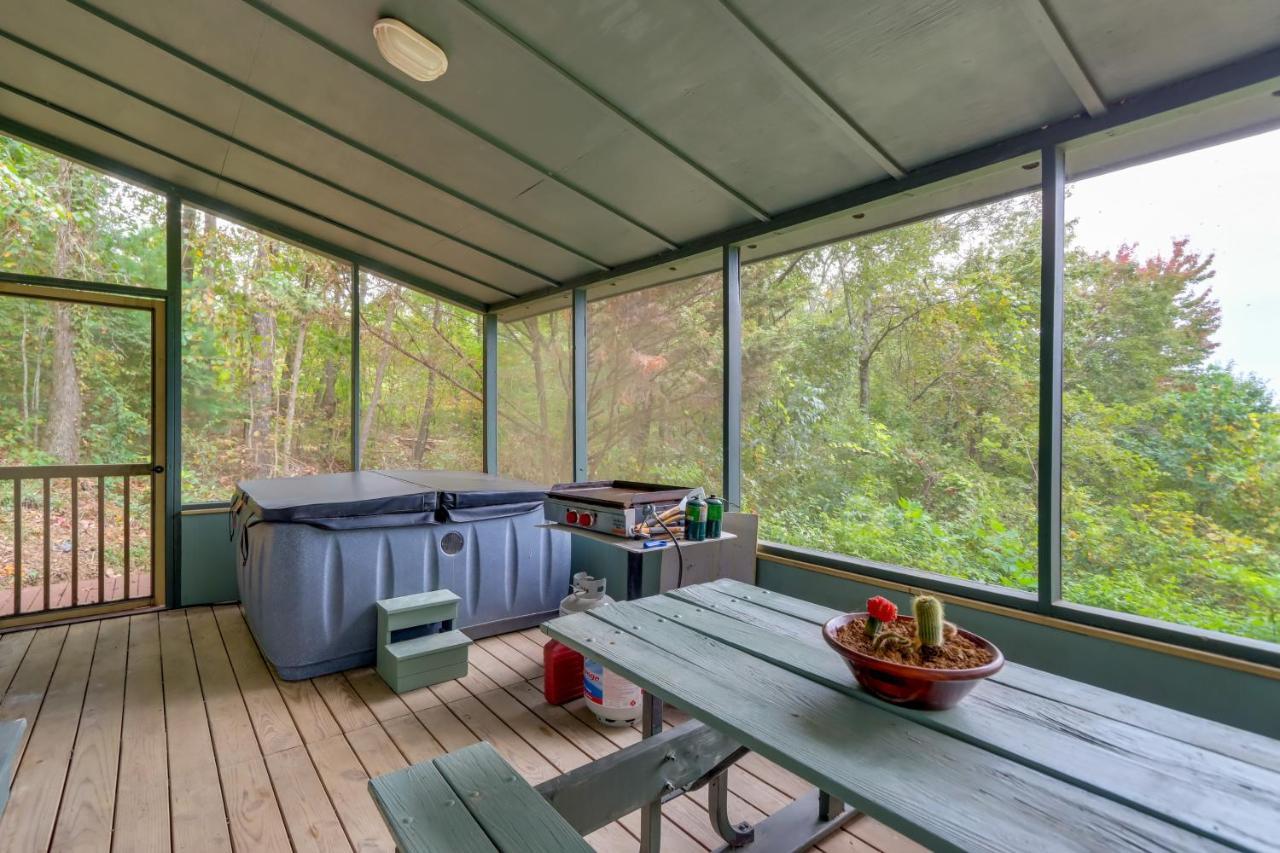 Mountaintop Ellijay Cabin With Private Hot Tub Eksteriør billede