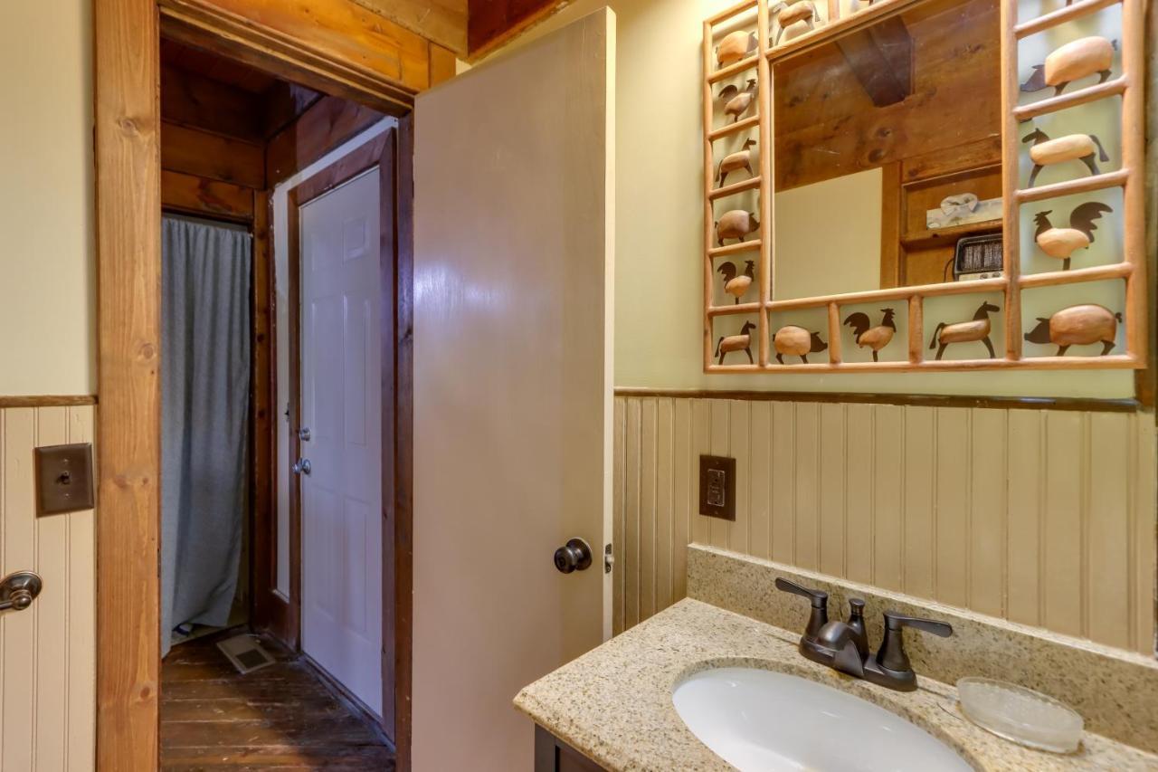 Mountaintop Ellijay Cabin With Private Hot Tub Eksteriør billede